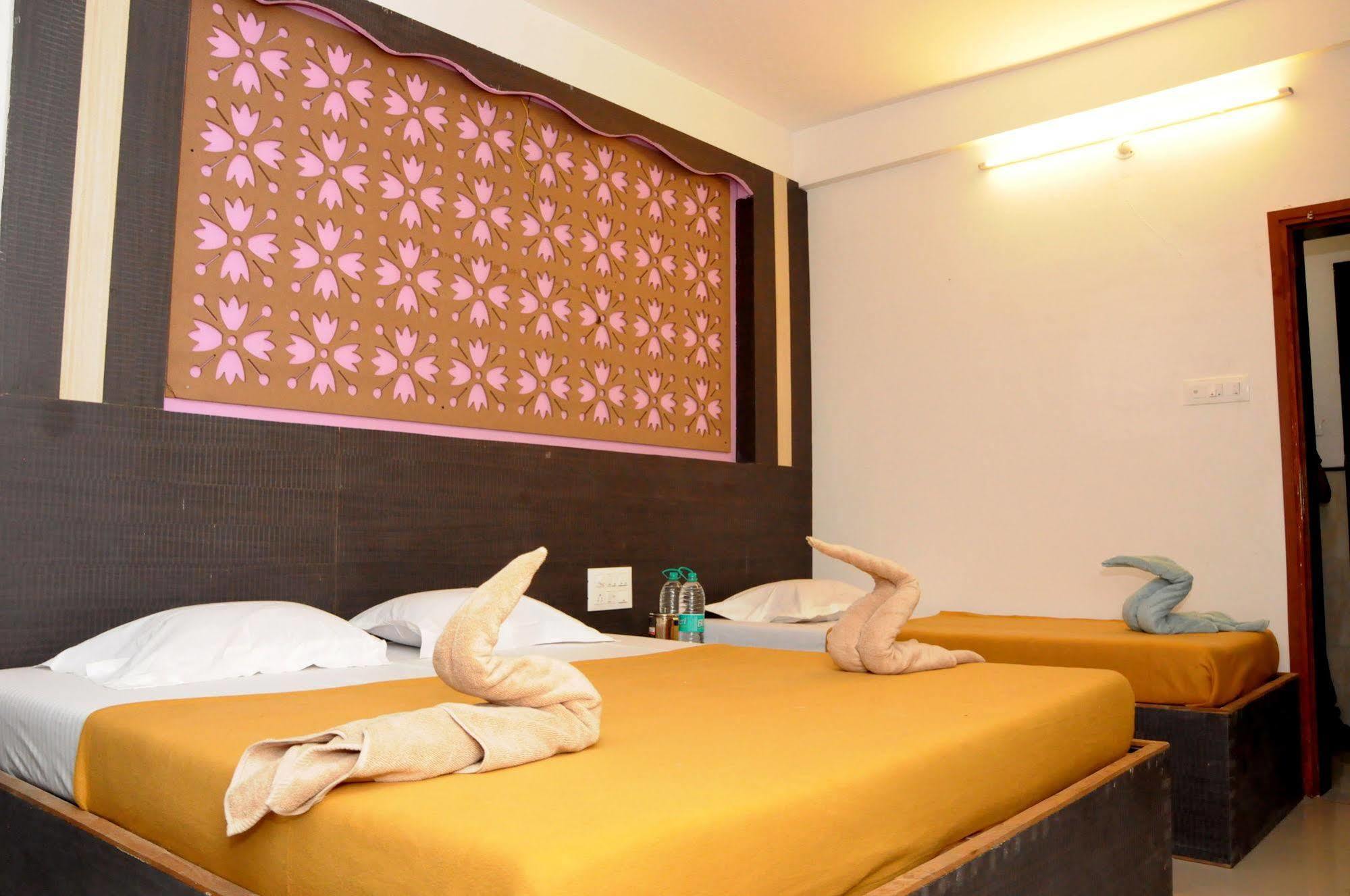Hotel Malhar Palace Shirdi Zewnętrze zdjęcie