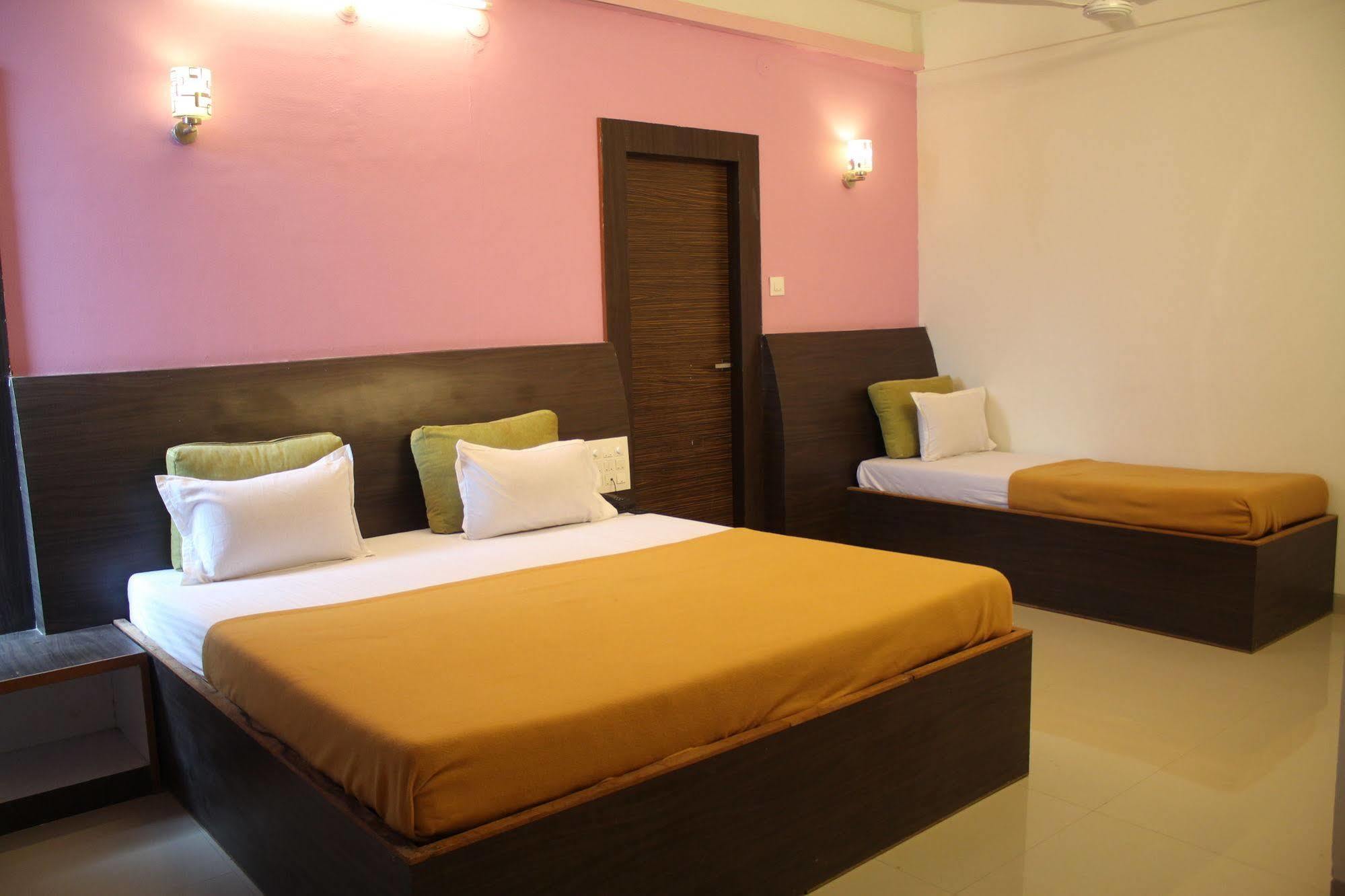 Hotel Malhar Palace Shirdi Zewnętrze zdjęcie