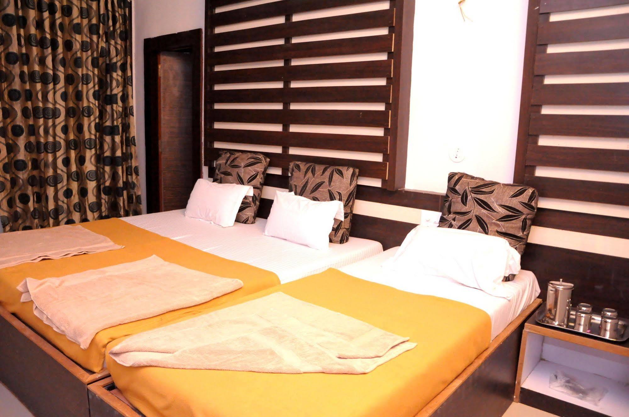 Hotel Malhar Palace Shirdi Zewnętrze zdjęcie