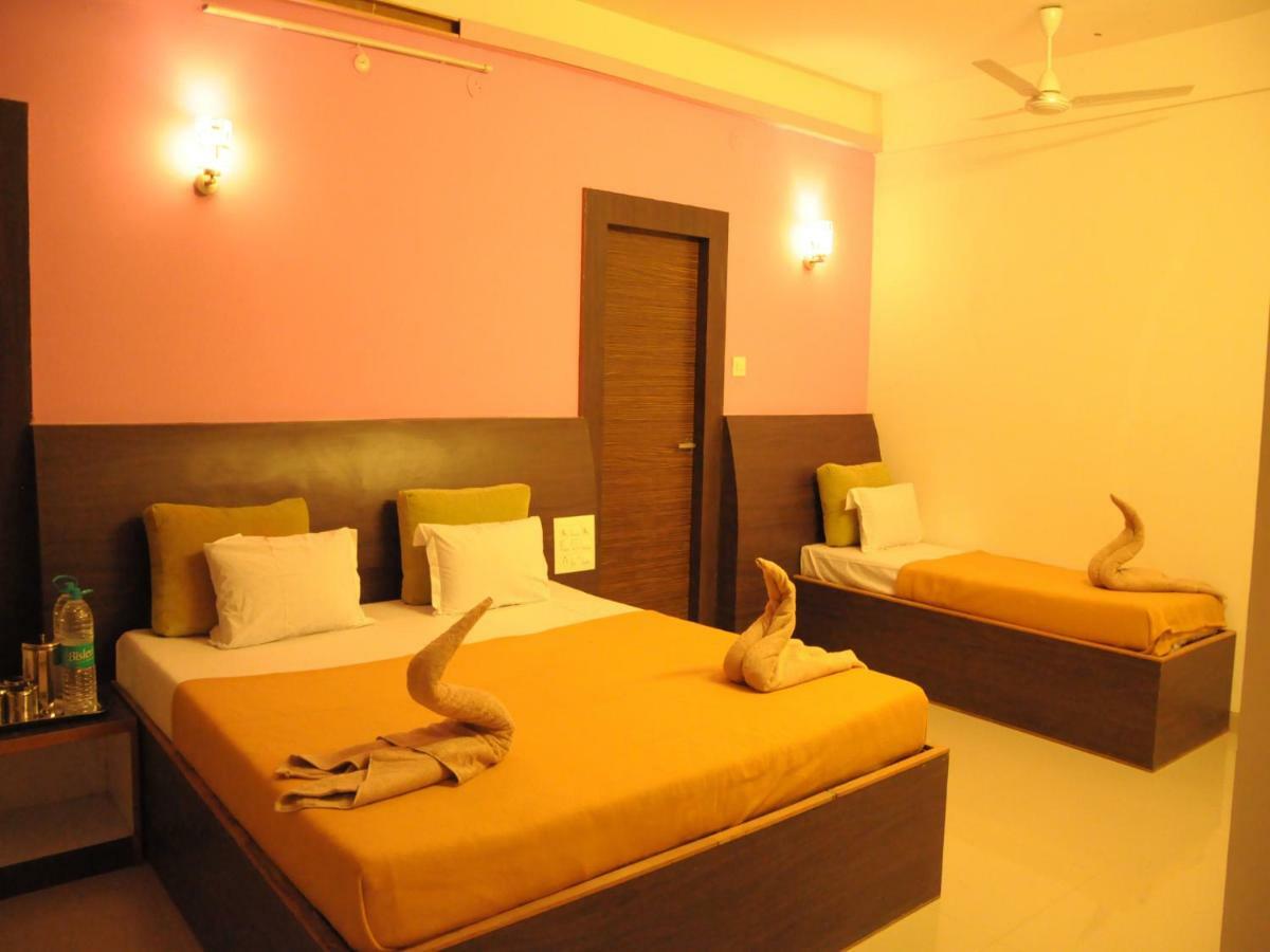 Hotel Malhar Palace Shirdi Zewnętrze zdjęcie