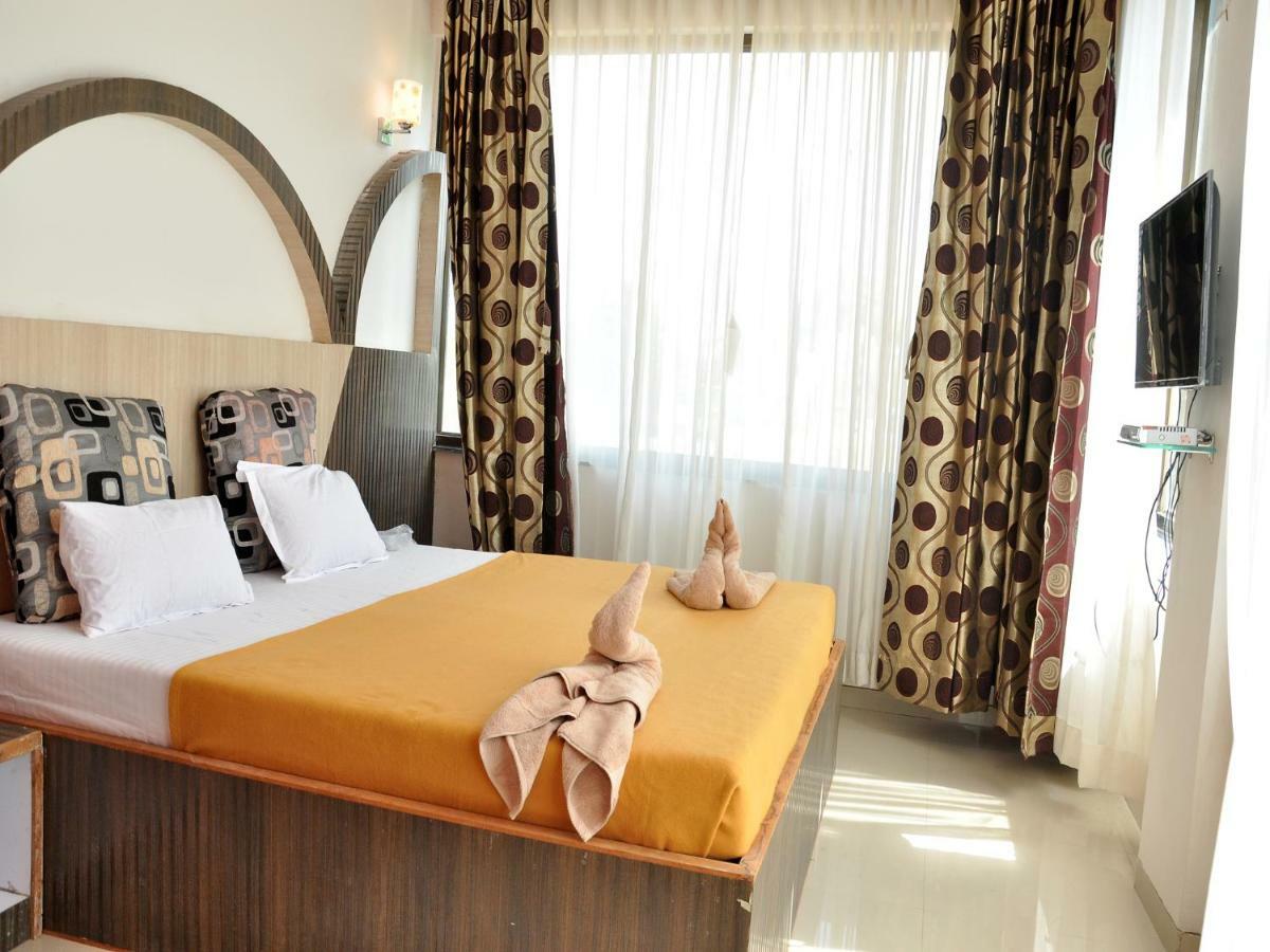 Hotel Malhar Palace Shirdi Zewnętrze zdjęcie