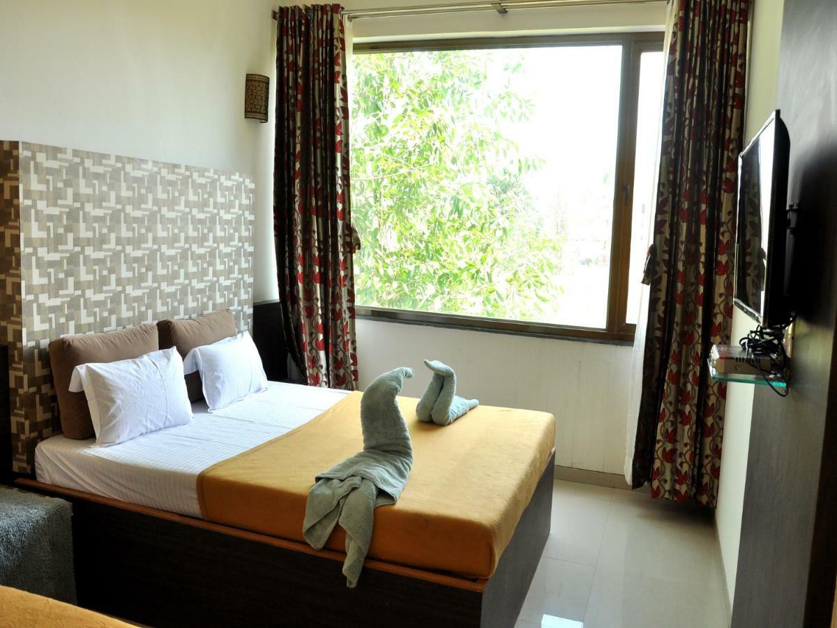 Hotel Malhar Palace Shirdi Zewnętrze zdjęcie